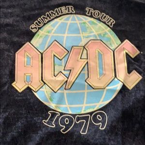 AC/DC crop top !